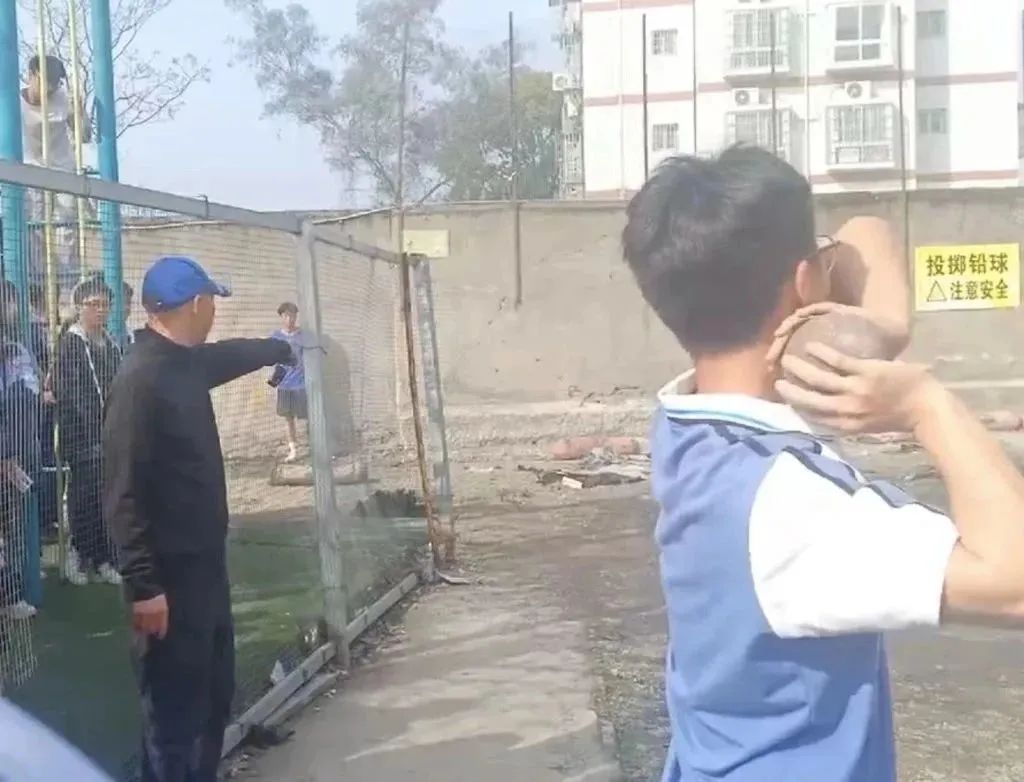 李中学子多矫健运动场上展英姿—李渡中学第四十届田径运动会纪实