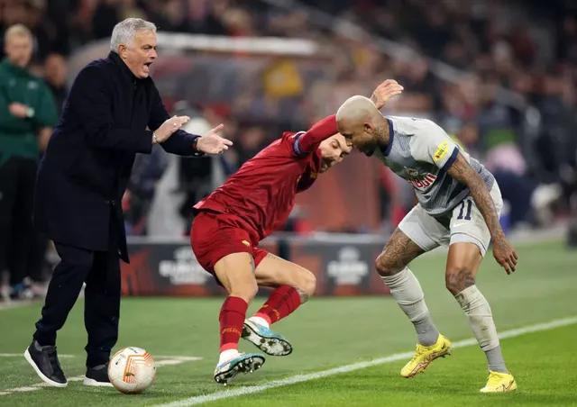 穆里尼奥打消执教巴黎传闻,穆里尼奥力挺欧足联