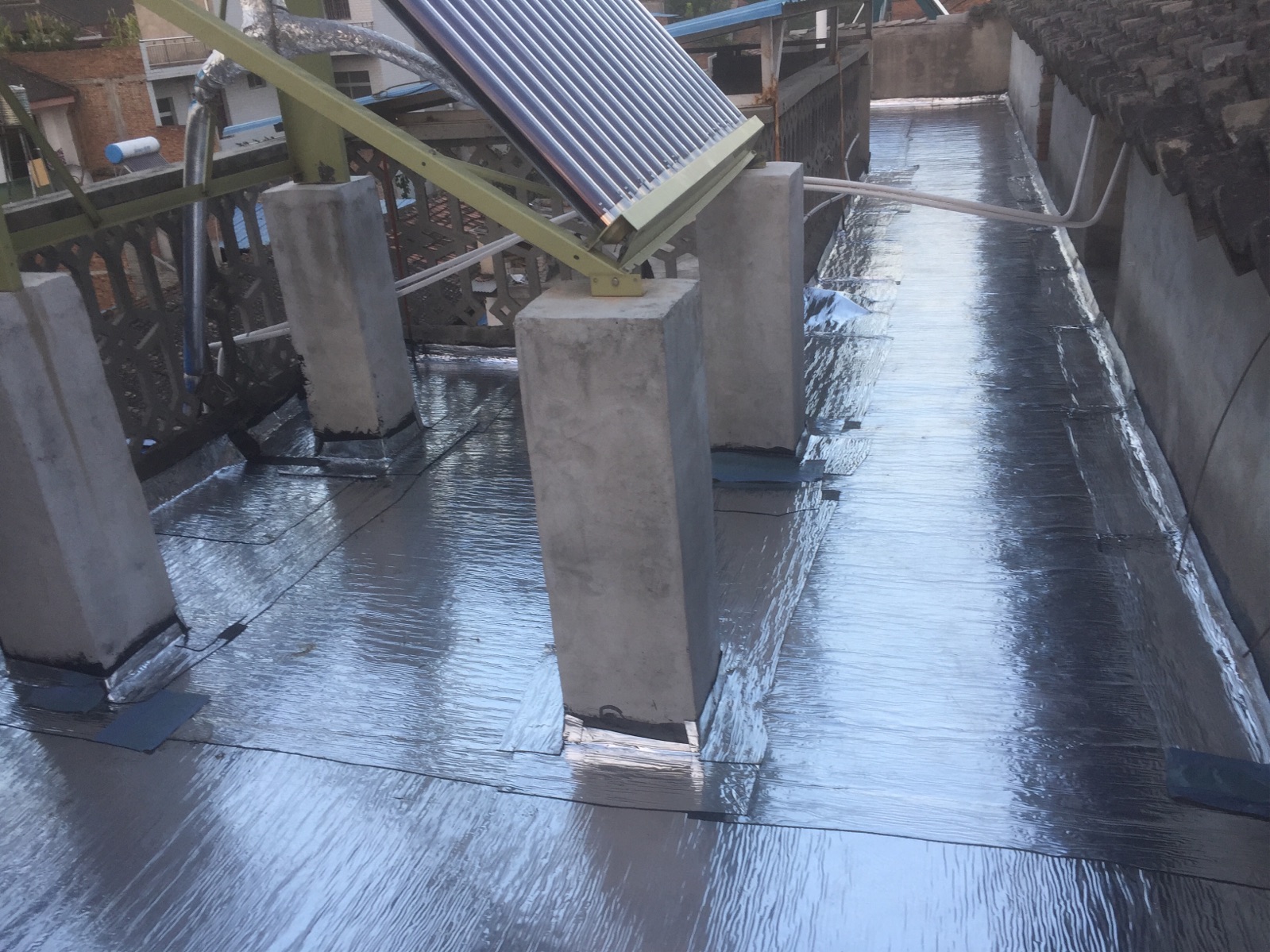 屋顶漏水最佳处理方法具体操作,屋顶下雨漏水的解决方法