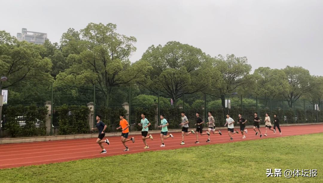 五人领奖台,5人比赛6人领奖