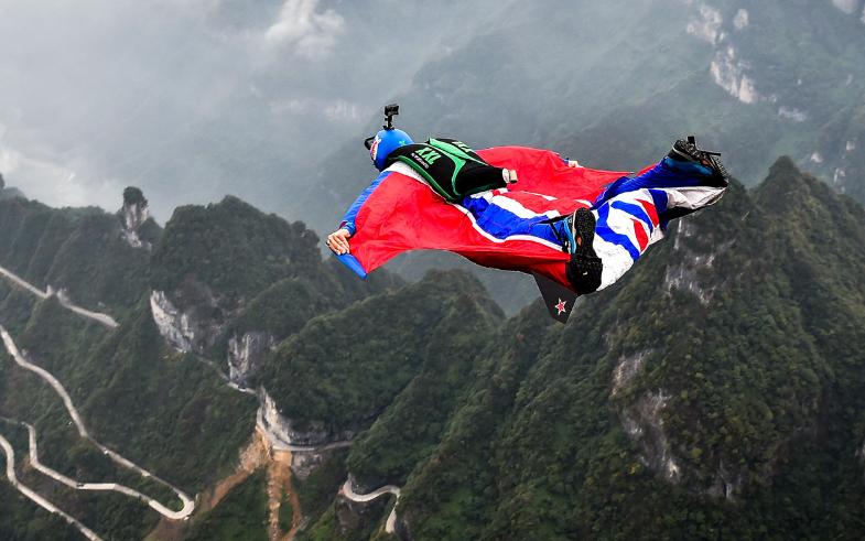 翼装飞行三人魂断天门山,天门山极限运动翼装飞行