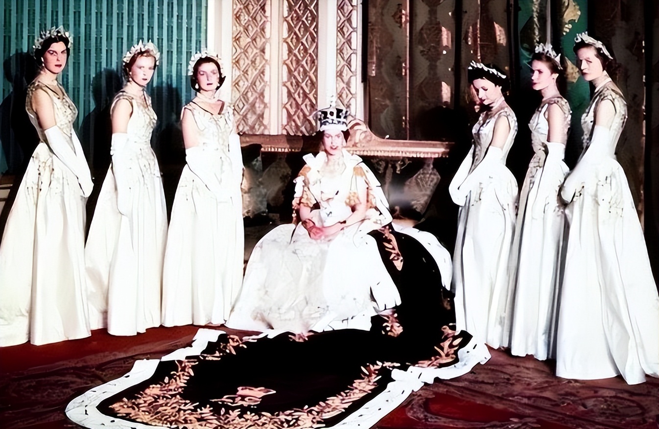 这一次的加冕礼，让“小三上位”的卡米拉，成了全世界的笑话