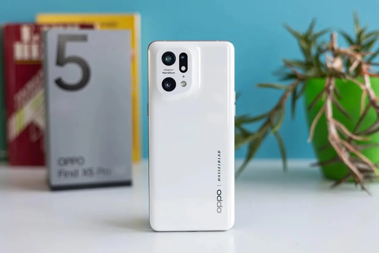 8gb+256gb版售价3399元,12+256gb曲面屏旗舰机