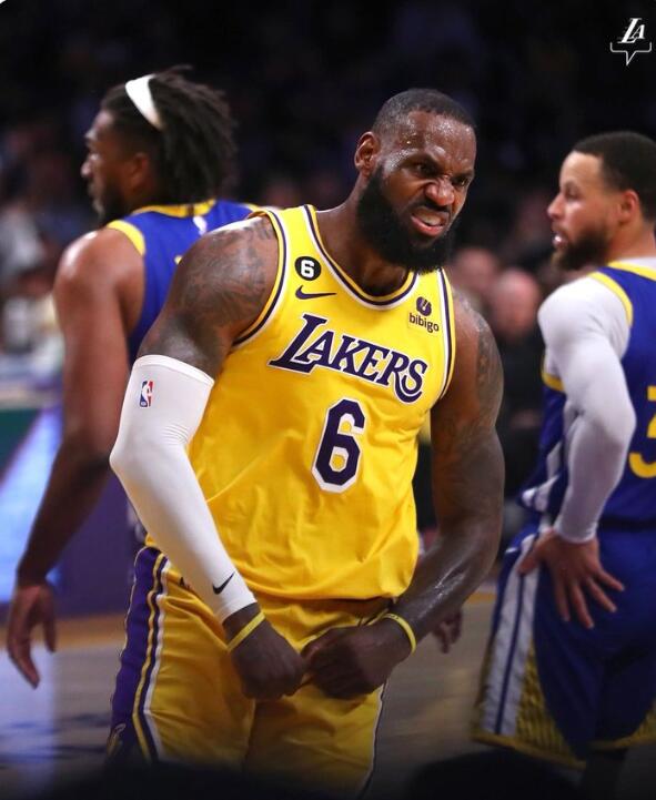 篮球资讯詹姆斯两双湖人轻取勇士,詹姆斯湖人首秀砍下9分不敌掘金