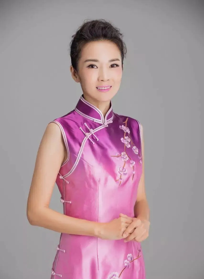 辽宁台主持人管彤简介,管彤42岁