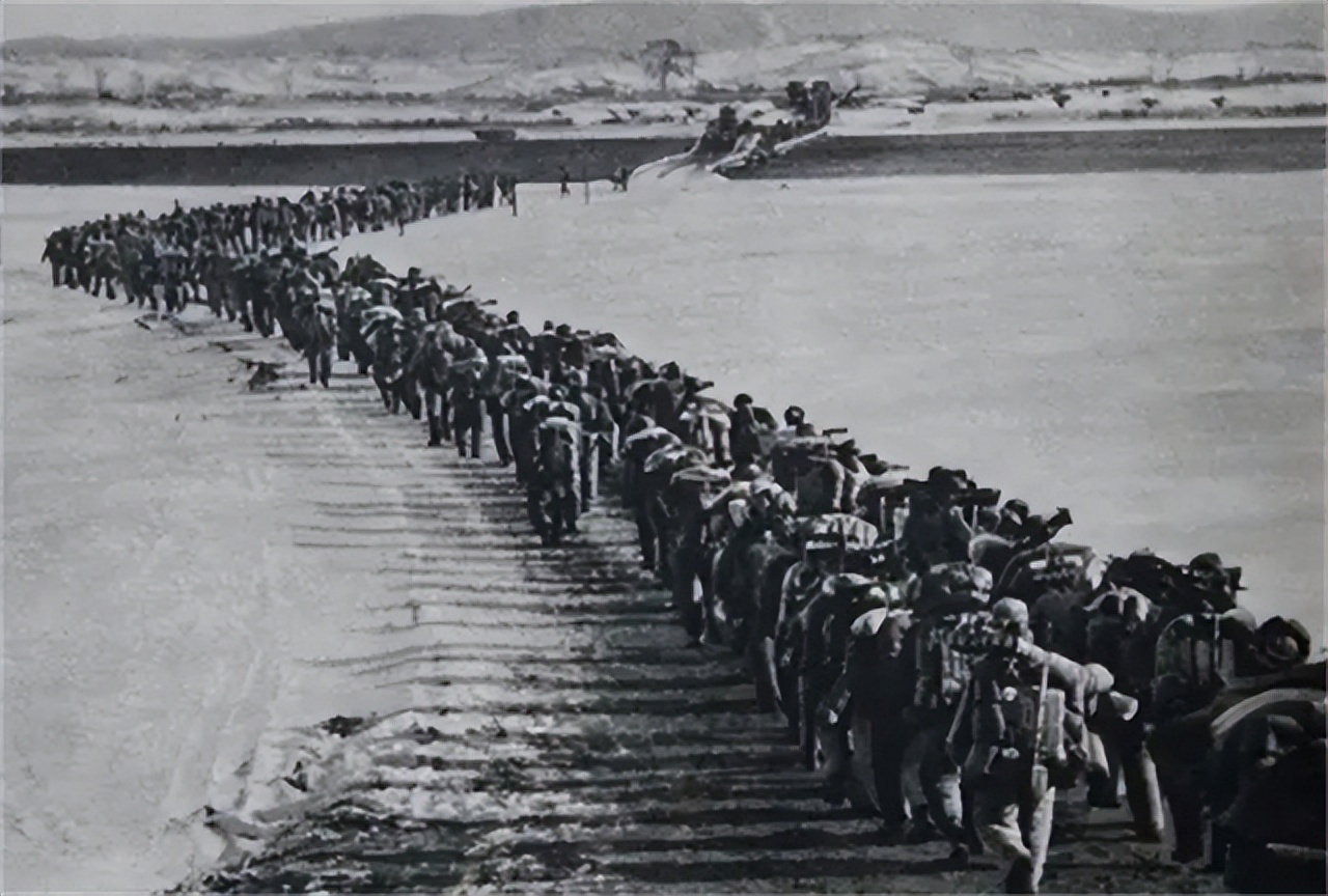 毛岸英为何一直葬在朝鲜？看了彭德怀一封信，才知主席用心良苦