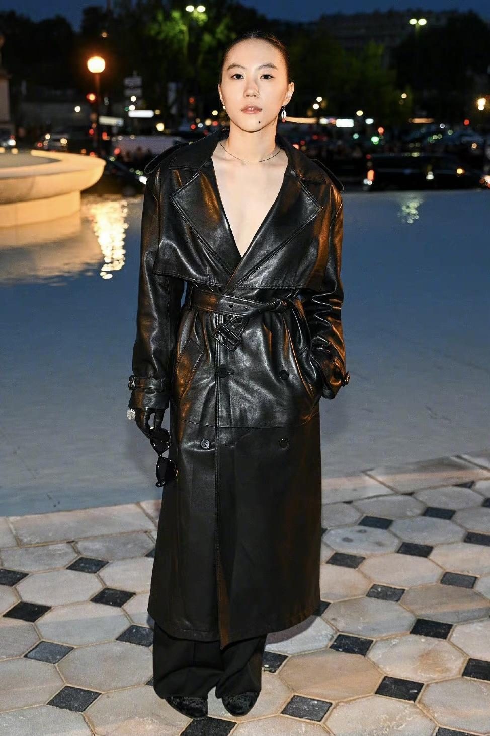 窦靖童短发发型棒球帽穿搭,窦靖童紫色卫衣搭配图片