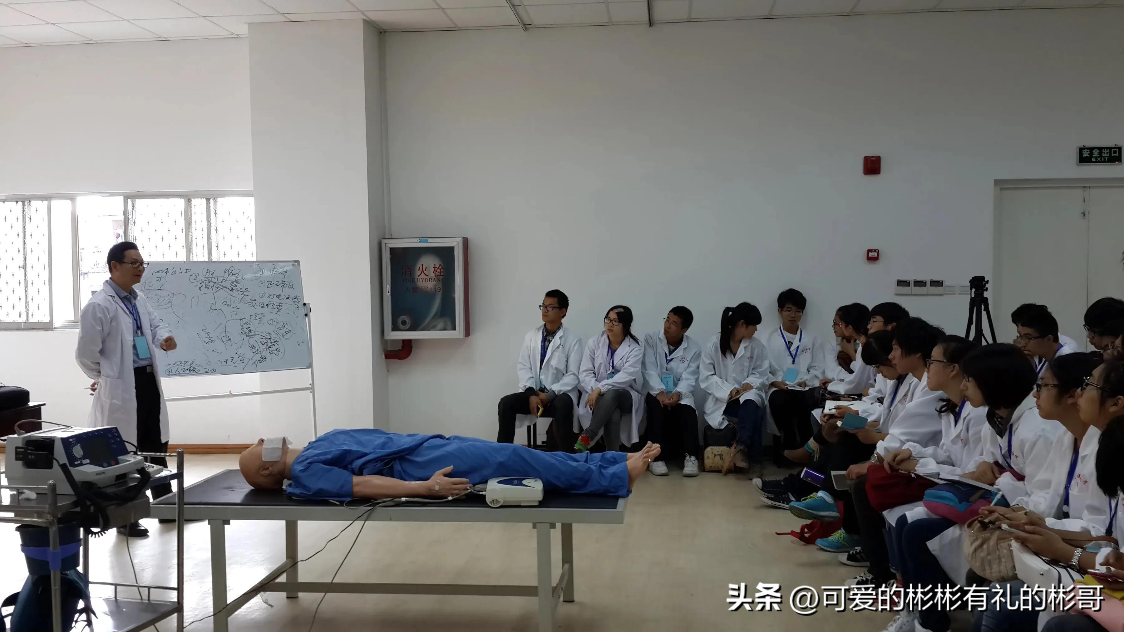 免费定向医学生有什么坑,免费医学定向生值不值得报