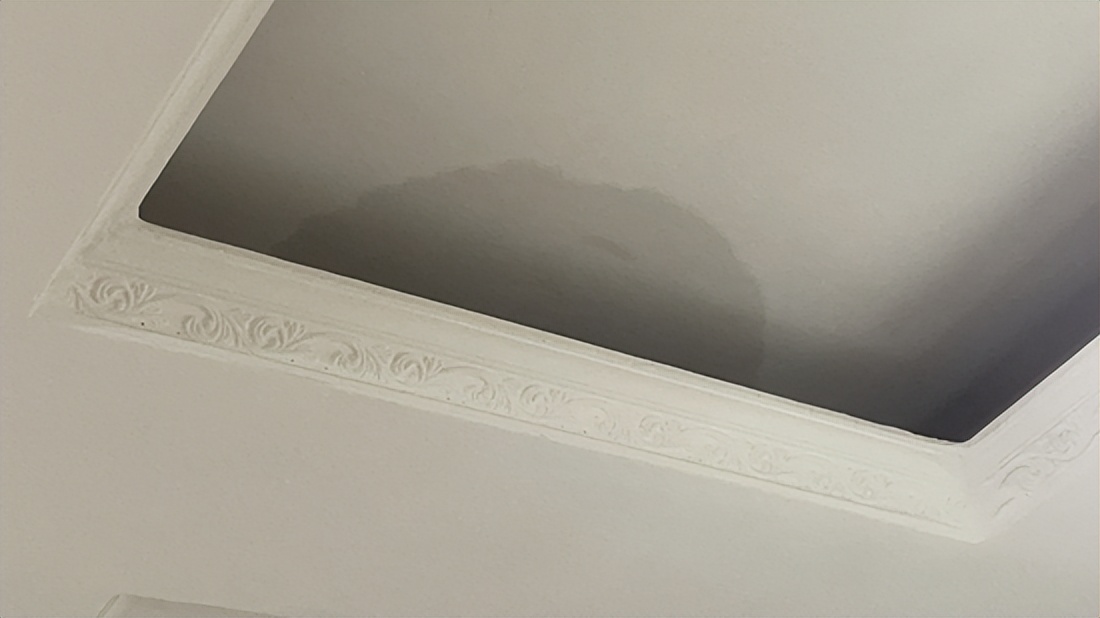 天花板漏水维修视频教程,楼下厕所天花板漏水维修