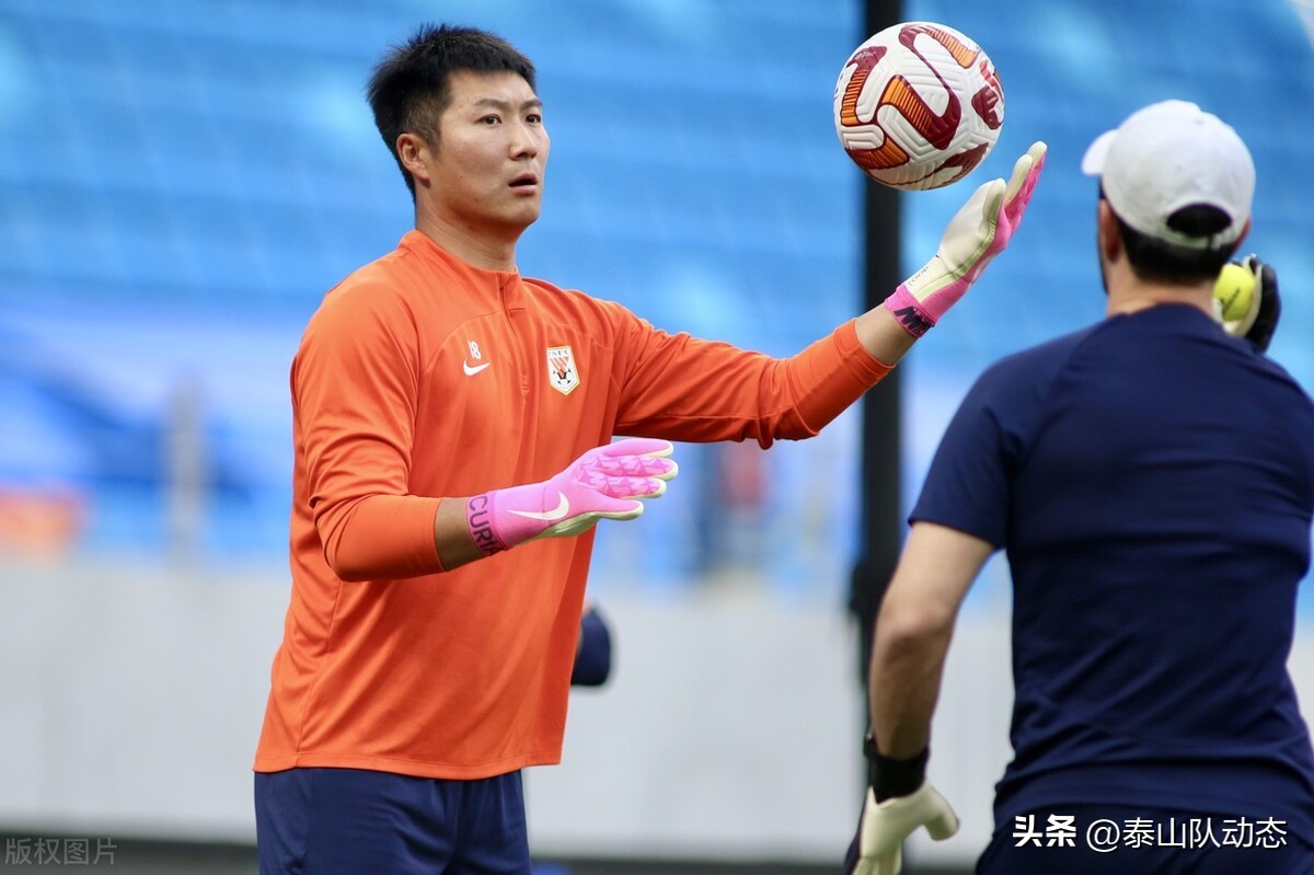 泰山队青岛谢场视频,山东泰山青岛青春足球场