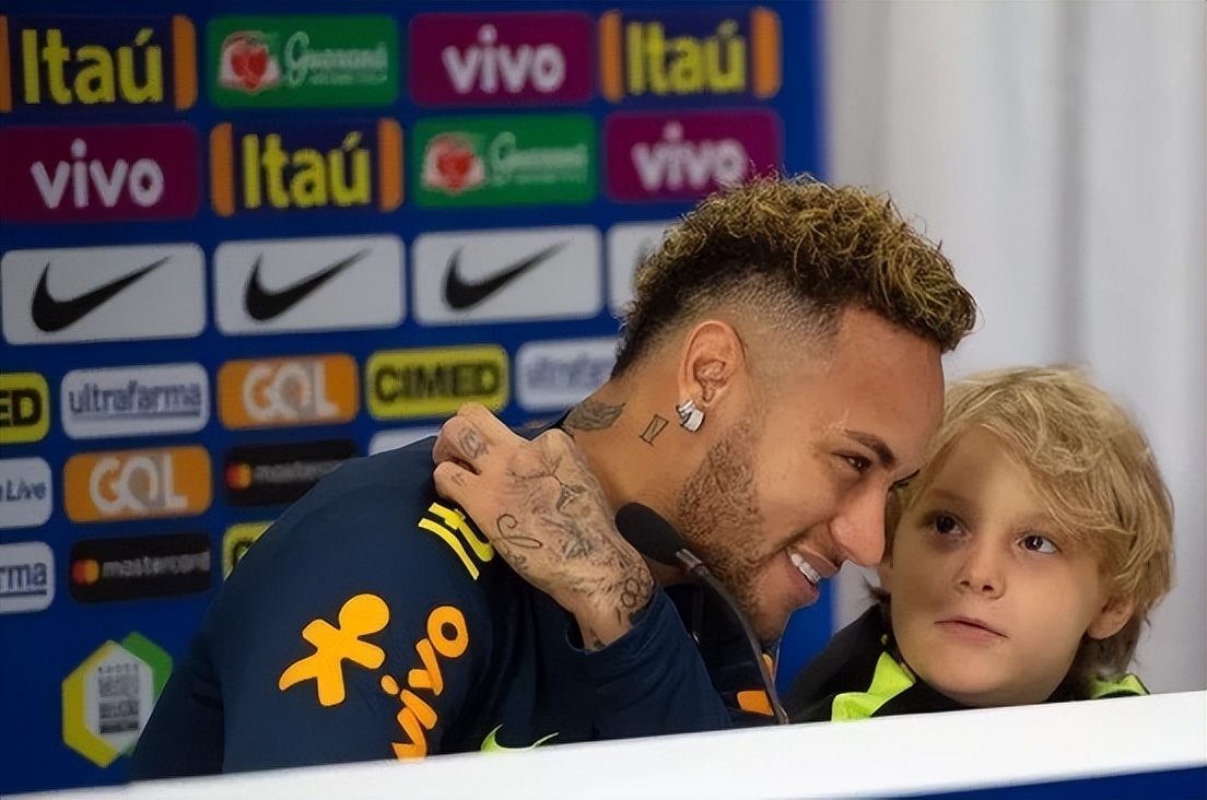 巨星内马尔究竟有几个女友呀,内马尔巨星系列