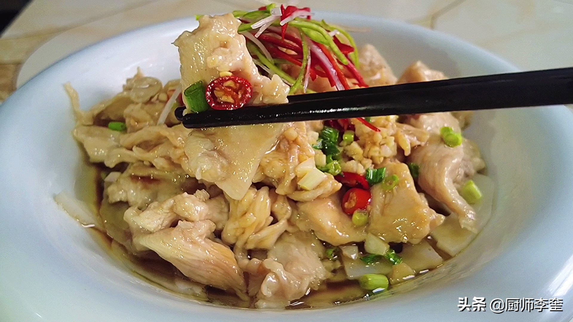 鸡胸肉手撕鸡简单做法又嫩又好吃,鸡胸肉最好吃的做法黄焖鸡