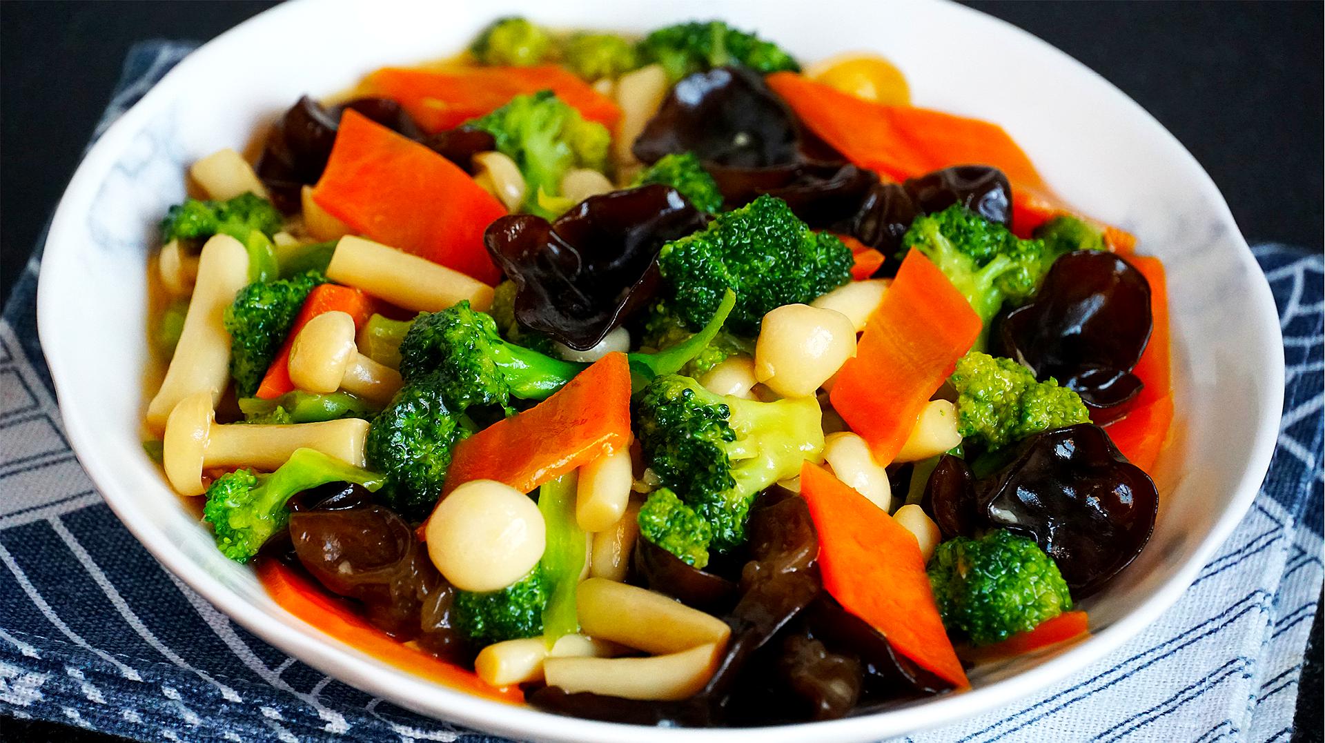 保护肝脏的最佳食谱大全,肝脏有病的人应少吃的食物是什么