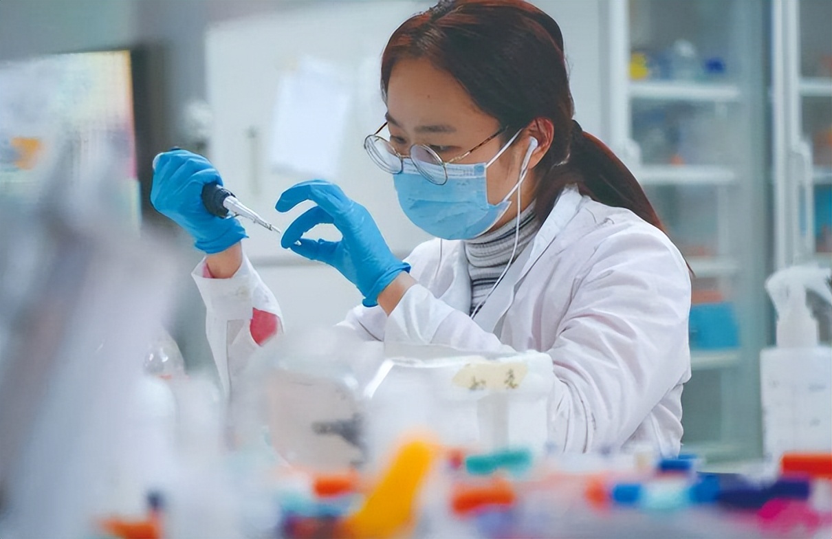 3.2万华裔科学家移籍美国，我国大批科研人才为何会流失？