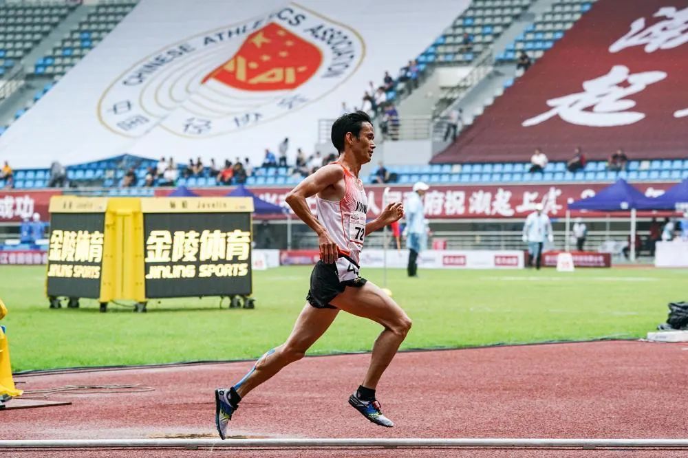 昔日千万富翁今日沦落街头,昔日百万富翁如今落魄