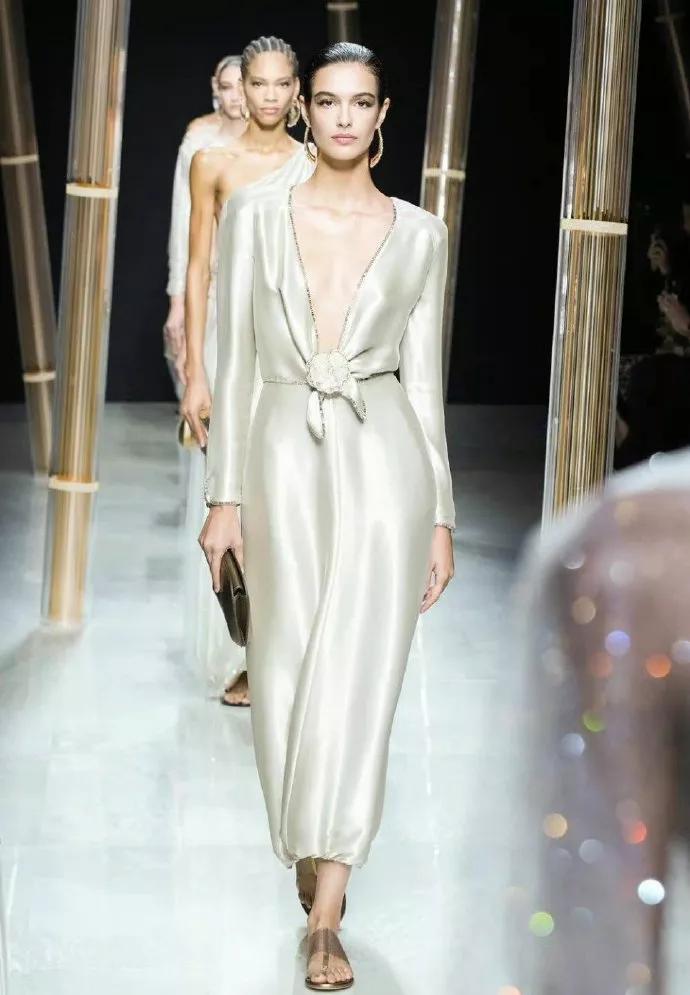 Armani阿玛尼2023春夏女装星光熠熠，优雅之姿态