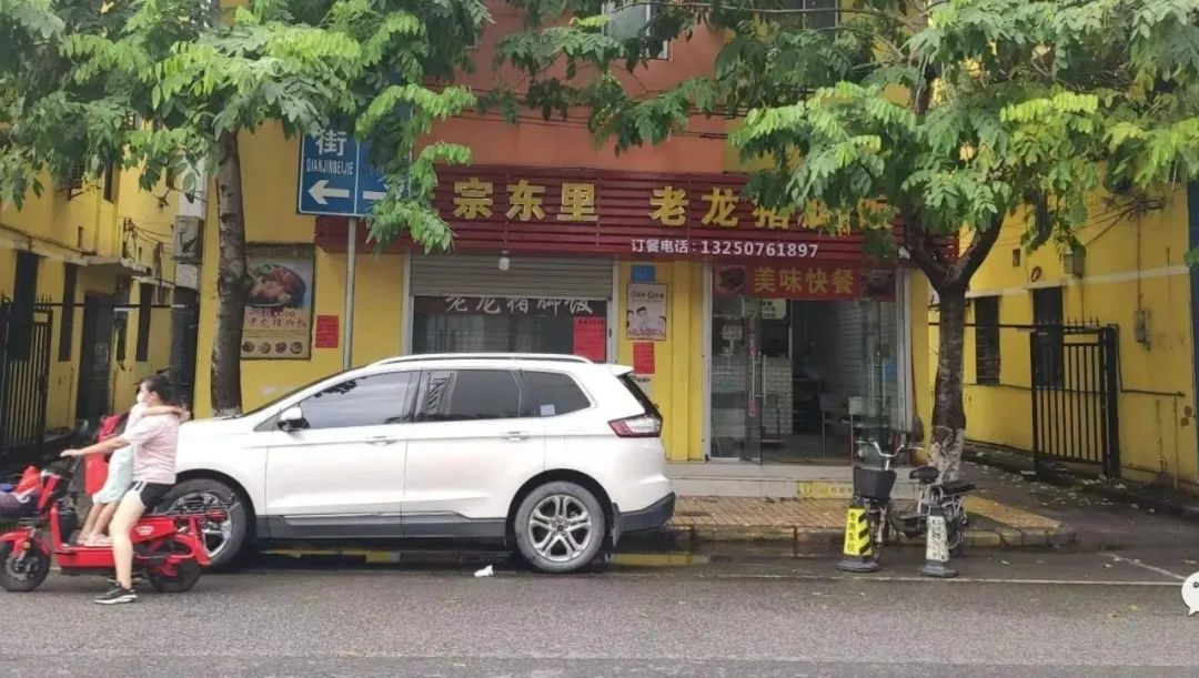 小姐姐吃猪脚饭,跟小姐姐吃猪脚饭