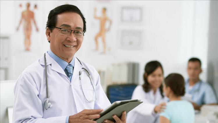 乳腺癌手术后淋巴水肿有什么症状,乳腺癌术后水肿是胳膊还是手