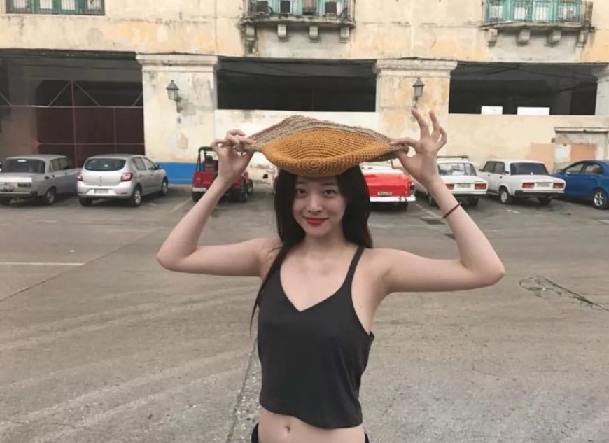 内衣扣最后一个上面很紧合适不,内衣后面扣子扣哪个位置给我合适