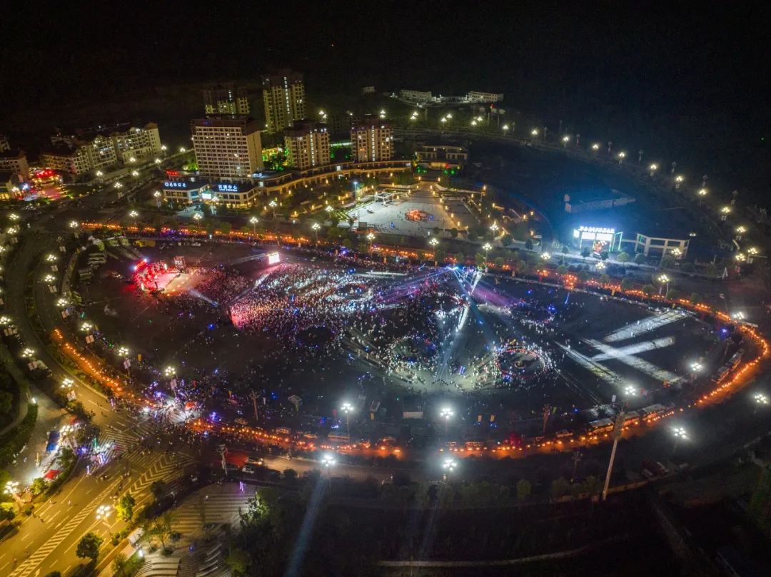 百里杜鹃方家坪,方家坪景区是在百里杜鹃里面吗
