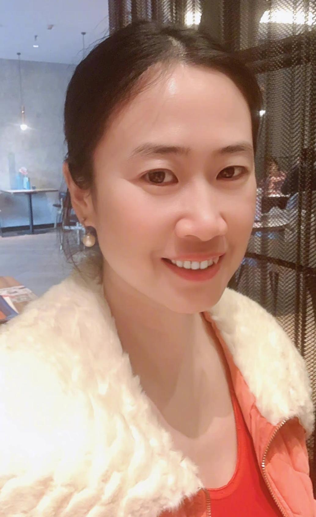 18年前，曾火爆全网的初代网红“芙蓉姐姐”，如今怎么样了？