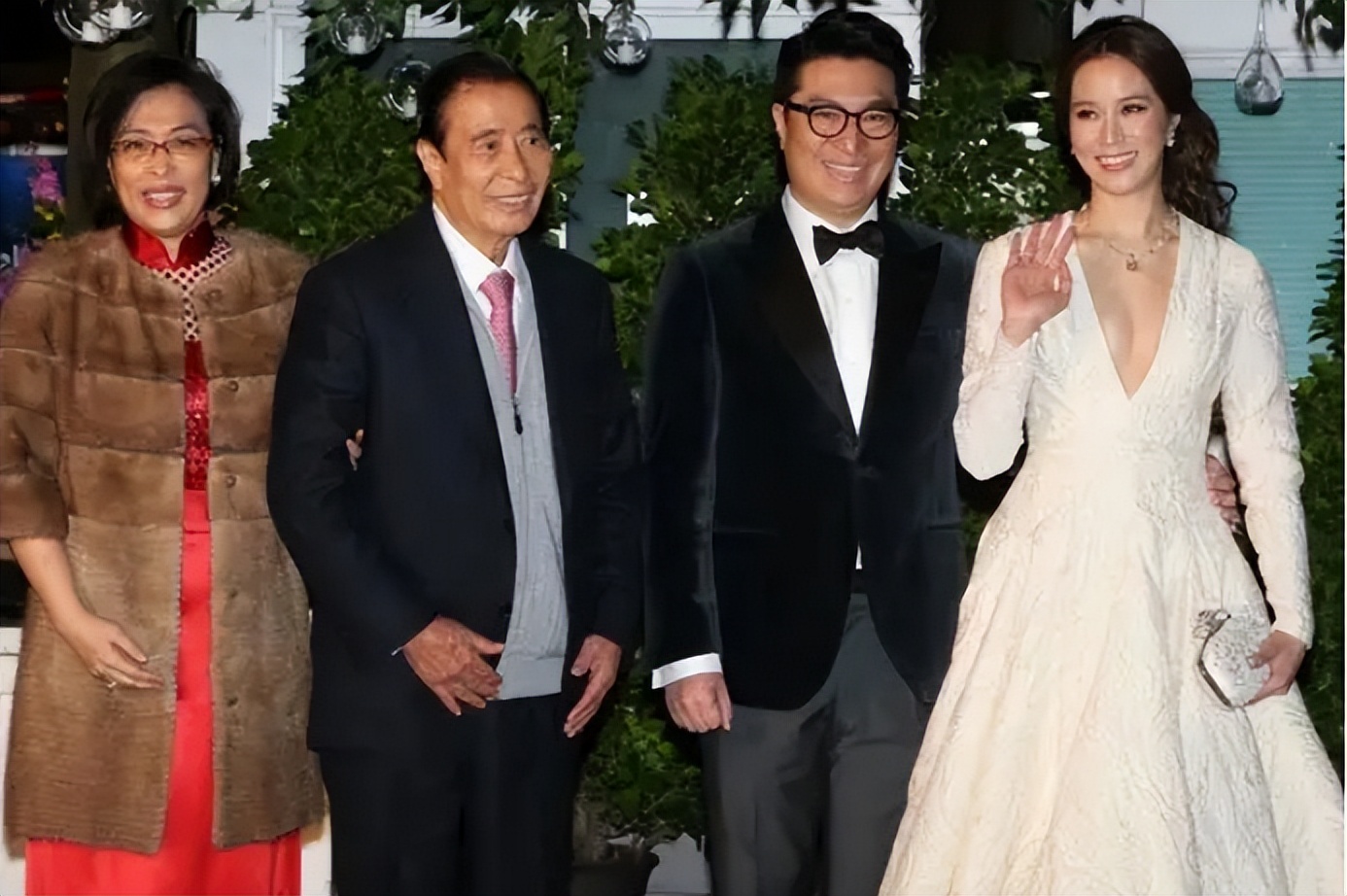 看徐子淇的现状，才明白嫁给李家诚是最好的选择