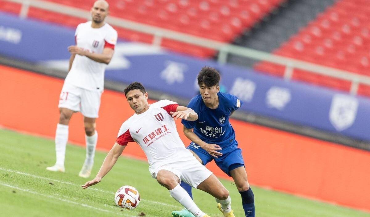 鲁能泰山上港争议判罚,中超山东泰山对深圳判罚