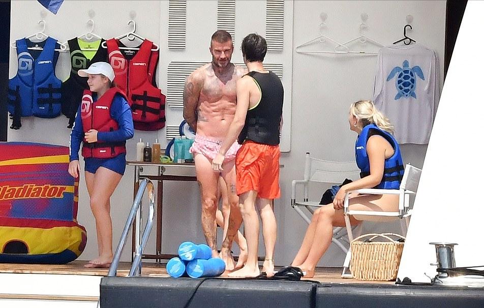 小贝年轻时的腹肌,小贝腹肌全身照片