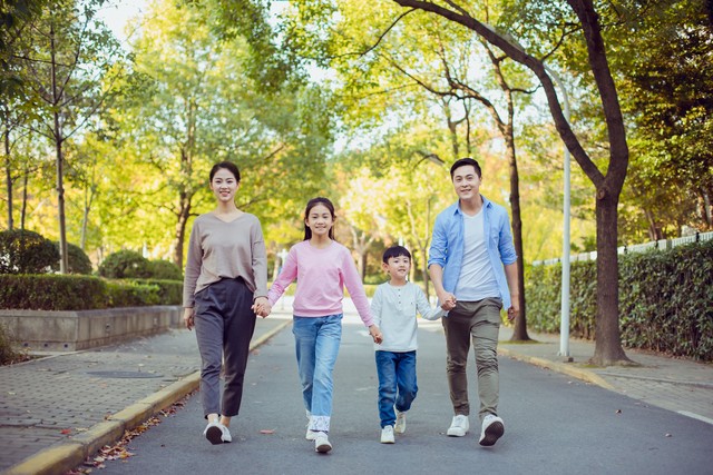 把老家房子卖了给父母养老,儿子卖房还父母养老钱