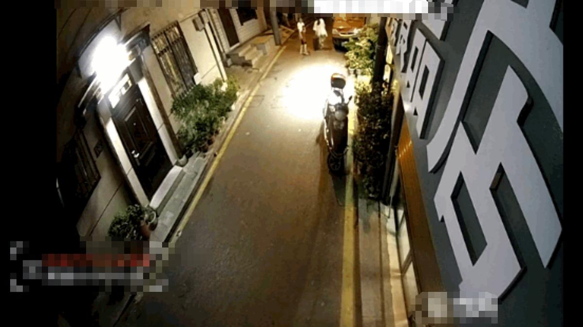 白沙街成夜归女孩“梦魇”,56岁超市大姐留灯11年,守护她们回家