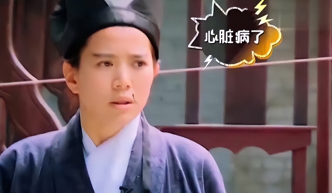 红毯假摔、穿透视装、碰瓷“迪幂孟扎”，赵樱子是要“黑红”到底