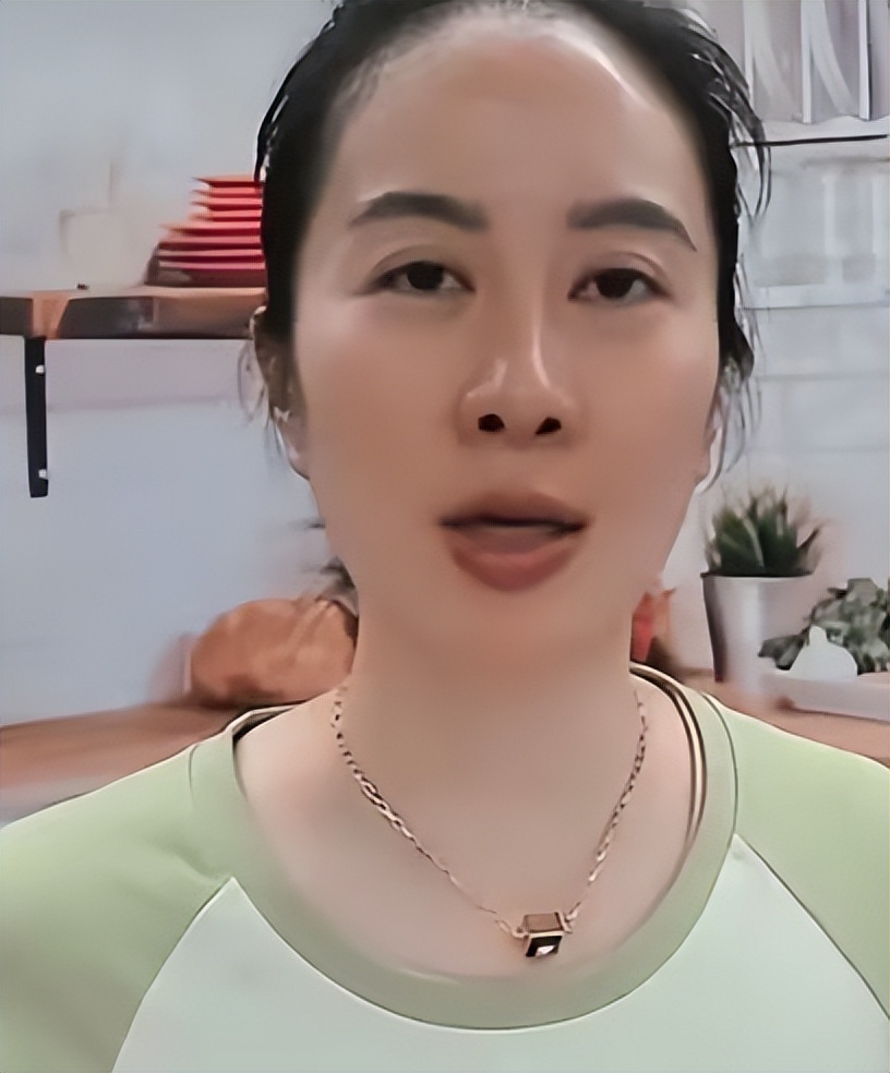 叶璇在抖音素颜,叶璇直播形象邋遢被吐槽挖鼻