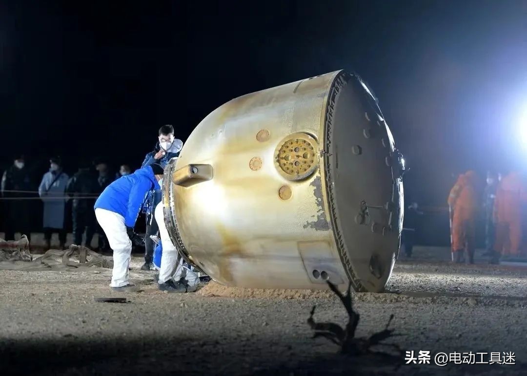 神舟十四号着陆“砸”下两个大坑?但凡学点物理,也不会这样说