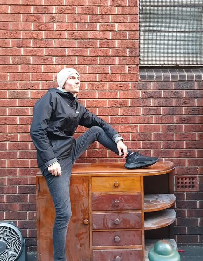 小哥为省钱在悉尼捡垃圾，年赚2万澳币，名包手机电脑随地捡？