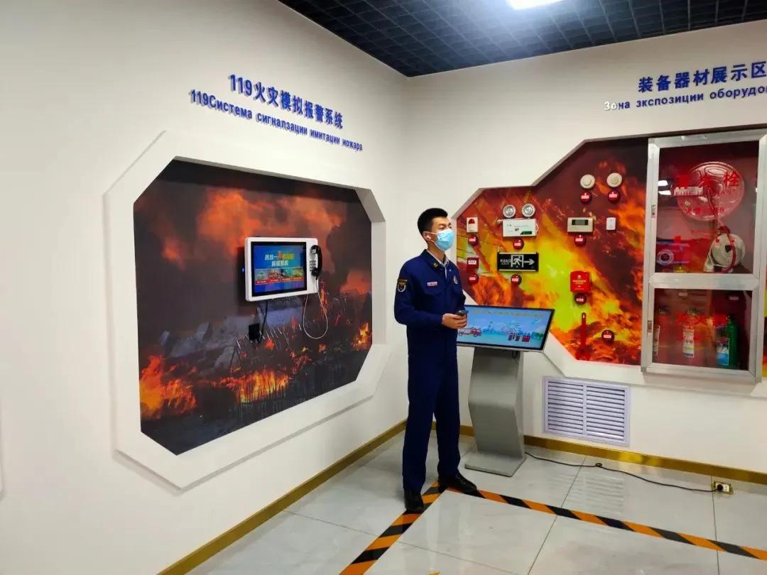 消防春节不打烊坚守一线保平安,消防员春节我在岗守护万家灯火