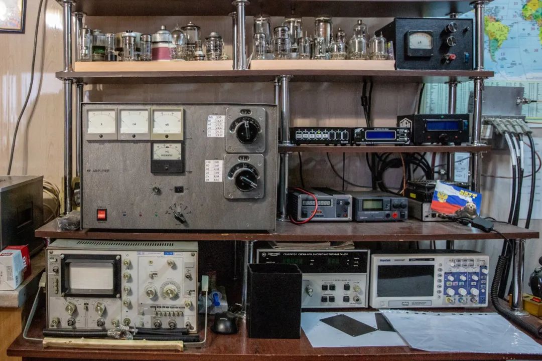 电波的浪漫|俄罗斯业余无线电爱好者的隐秘生活和DIY连接的力量