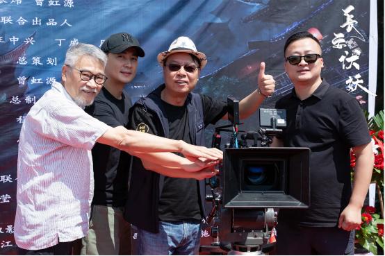 来内地养老的七位港星：农村盖大别墅，免费坐公交，生活很滋润