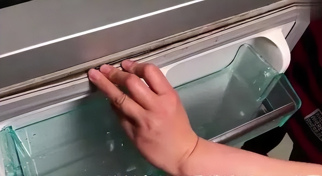 冰箱封条发霉能用除霉剂吗,冰箱封条发霉了用什么小妙招