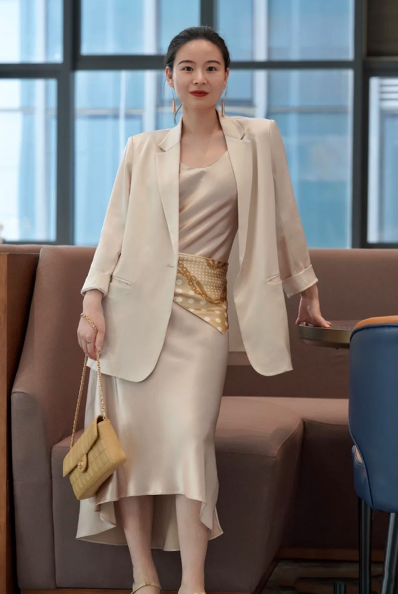 50多岁的日本模特富冈佳子,50岁日本女性富冈佳子冬季穿衣