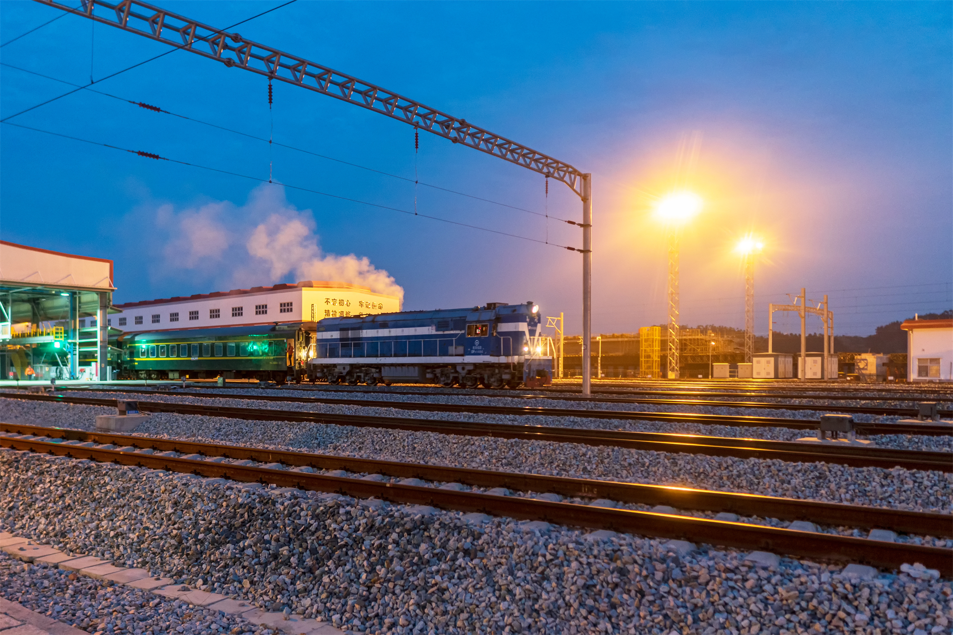 从广州乘坐15个小时硬座绿皮火车,难忘的火车旅程