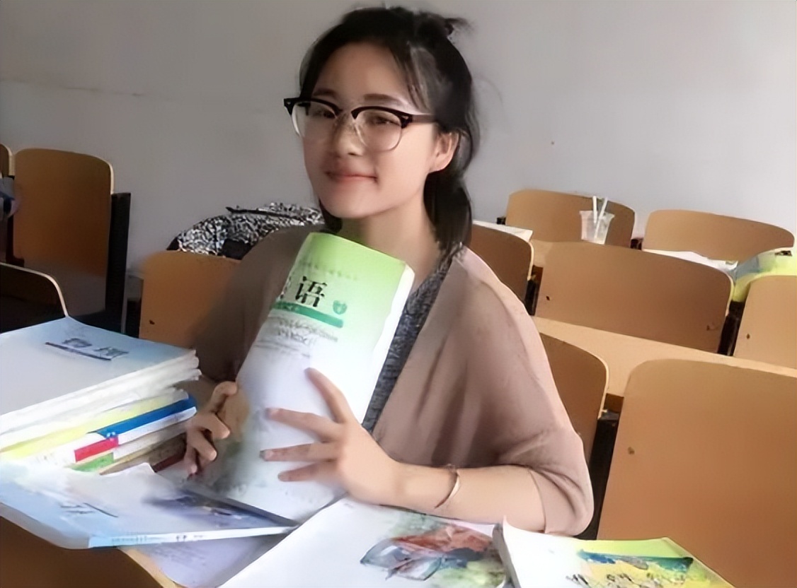 女教师因一封信辞职信意外走红,年轻女教师低情商辞职信走红