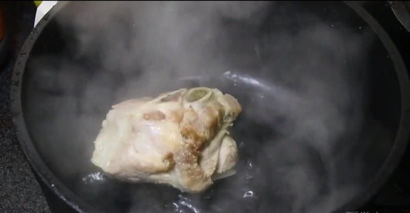 烧骨头汤放什么调料去肉味,骨头汤避油妙招