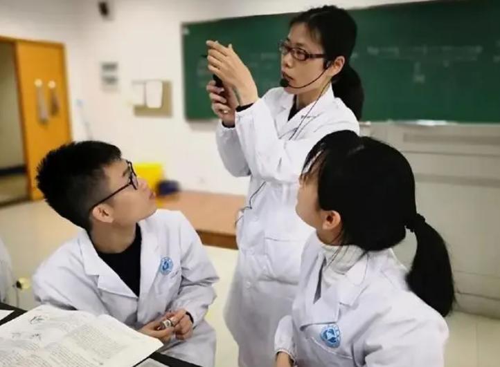 临床医学专业就业前景怎样,临床医学专业就业前景与方向