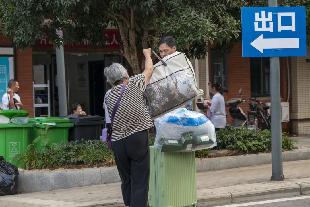 武汉纺织大学外经贸学院22级迎新,武汉纺织大学外经贸学院23届新生