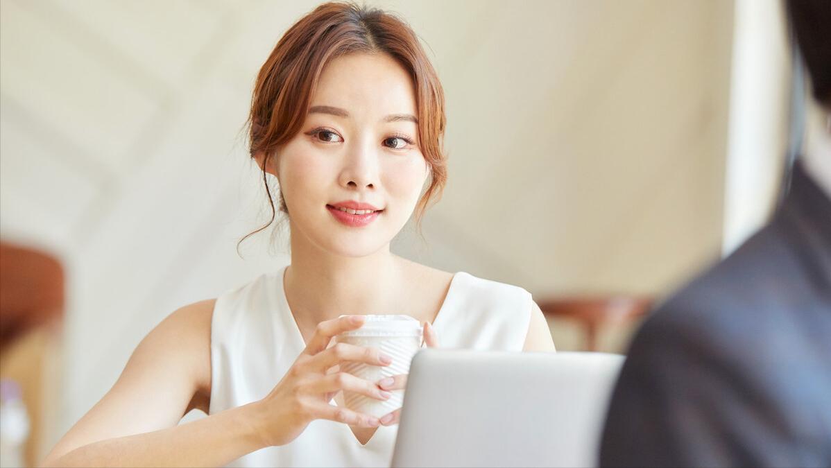 月经后有褐色分泌物并且小腹疼痛,月经过后右侧小腹疼痛是怎么回事