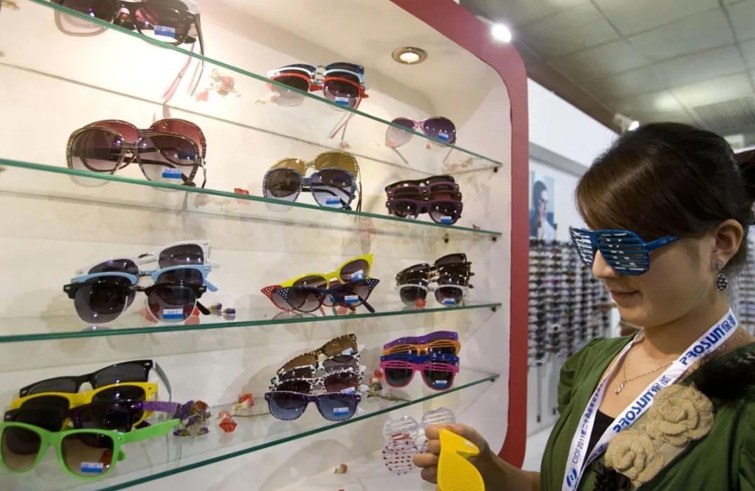 太阳镜镜片颜色越深越防紫外线吗,偏光太阳镜什么颜色镜片比较好