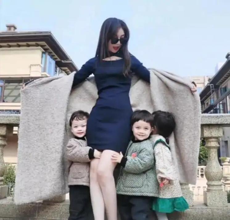 山东未婚妈妈生下三胞胎,山东女子未婚生下三个混血宝宝