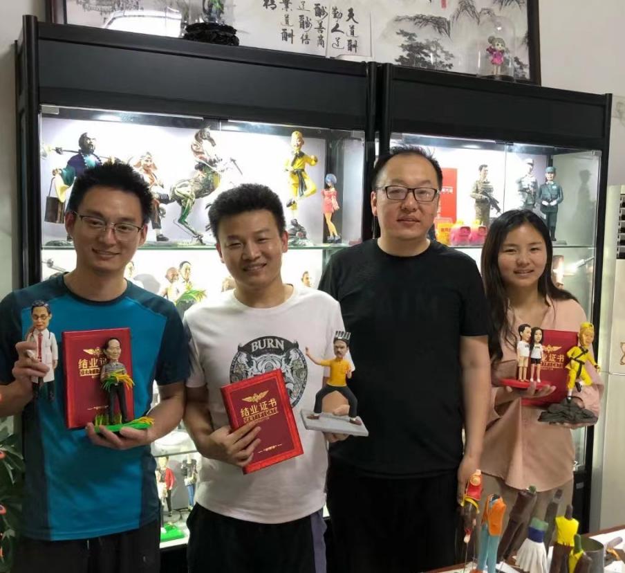 我，河南农村娃，靠做软陶人像在郑州买两套房，年入百万人生逆袭