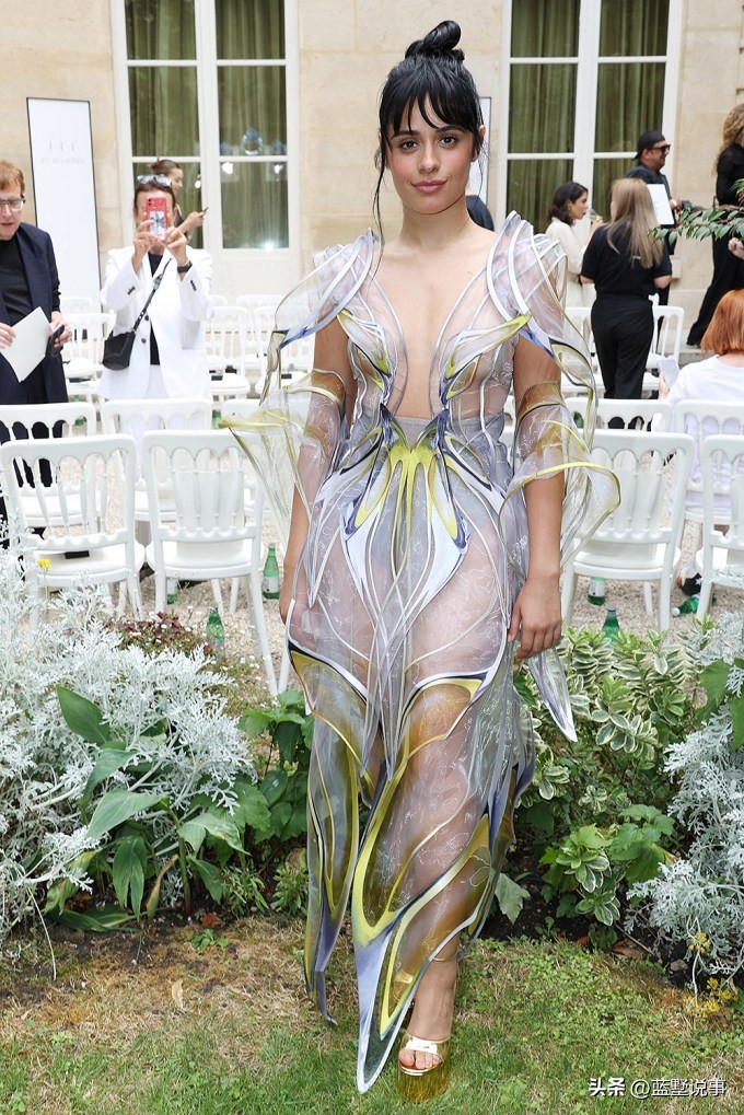 缇庡浗濂虫槑鏄熷悓娆捐繛琛ｈ,缇庡浗濂虫槑鏄熺孩鑹茶繛琛ｈ