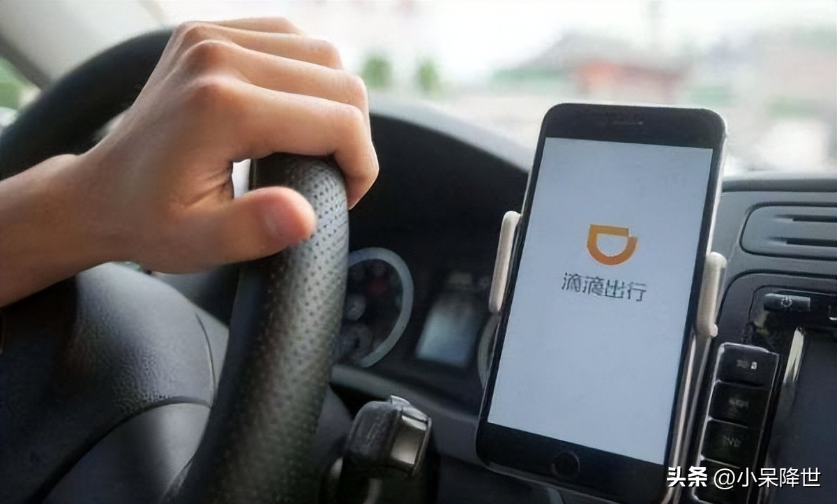 小伙跑滴滴赚900元却违章,小伙跑滴滴豪华商务一晚上赚3000